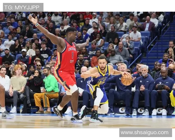 鹈鹕与开拓者激战四月十五日球迷期待精彩对决与精彩表现